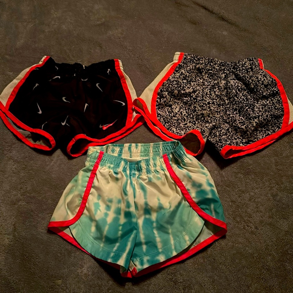 SOLD—-2T Nike girls shorts